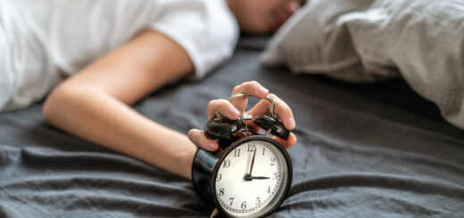 Ti svegli sempre tra le 3 e le 5 del mattino? Ecco le cause più comuni