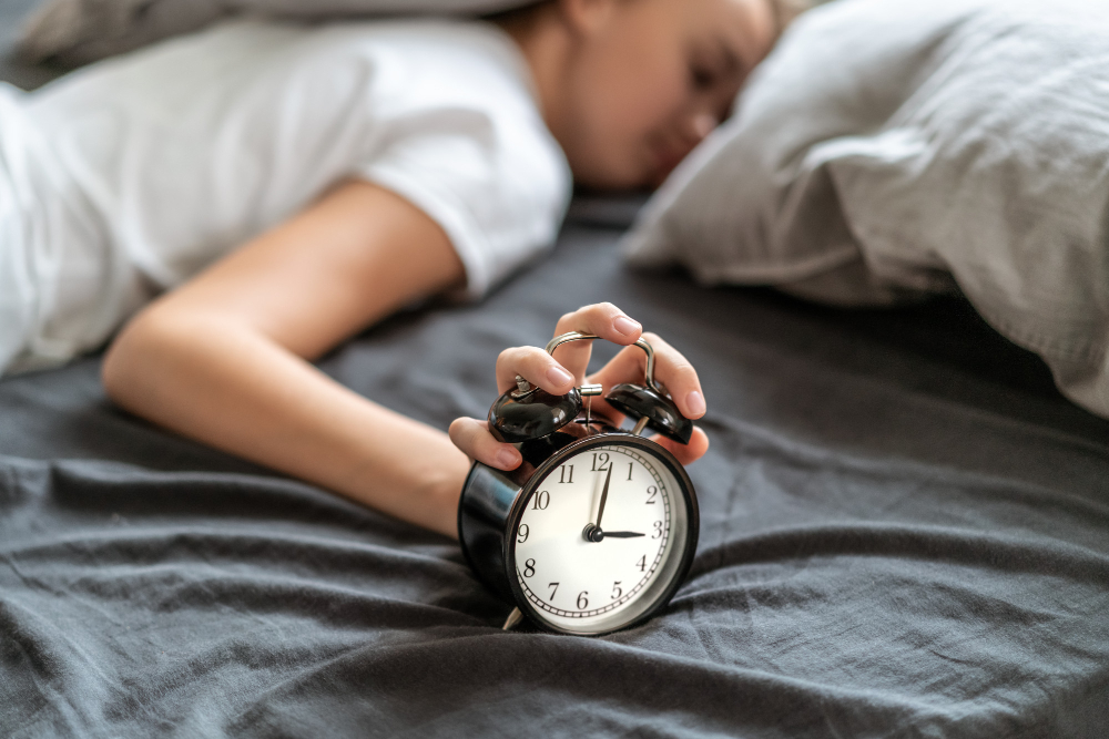 Ti svegli sempre tra le 3 e le 5 del mattino? Ecco le cause più comuni